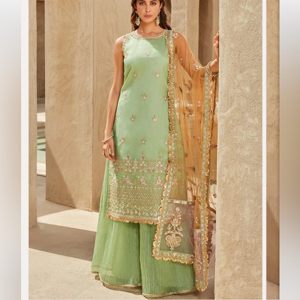 Green Embroidered Salwar Kameez Dress / Straight Suit